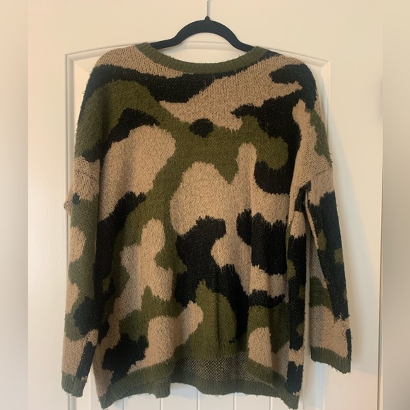 Sophie & Kate Sweaters - Sophie & Kate Camo Sweater - L